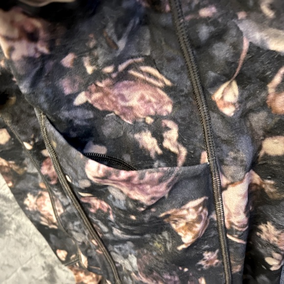 Lululemon!! Speed Up Leggings - Floral Print size 4 - Picture 5 of 6
